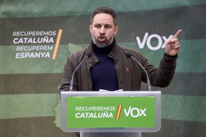 El líder de Vox, Santiago Abascal, interviene durante el acto electoral celebrado este sábado en el parque de la Dehesa de Girona.