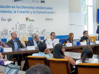 Participantes, en la segunda jornada, del curso sobre La Re-evoluci&oacute;n en los derechos intelectuales, celebrado en la Universidad Complutense.