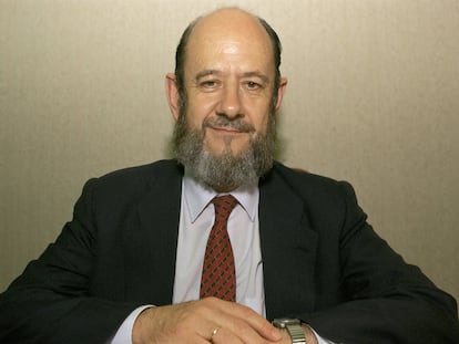 Jose María Gil Robles.