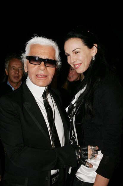 Con Karl Lagerfeld en el desfile de Alta Costura de Chanel en 2005.