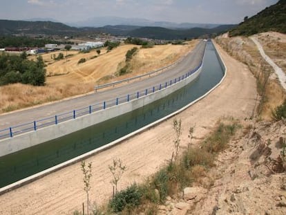 El canal Segarra-Garrigues a su paso por las cercanías de Ponts (Noguera).