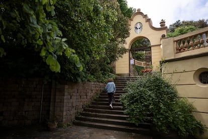 La Font del Gat está un poco oculta dentro de los jardines Laribal de Montjuïc.