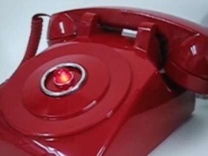 ¿Sabes cómo se activa nuestro teléfono rojo en caso de emergencia? Te explicamos los pasos necesarios para su aplicación