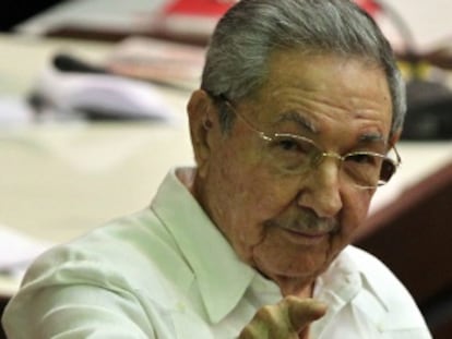 El presidente de Cuba, Raúl Castro, asiste a la sesión de clausura de la Asamblea cubana, en La Habana.