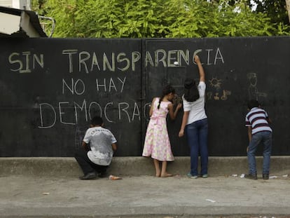 Mural para la promoción de la transparencia en una escuela pública de La Ceiba (Honduras).