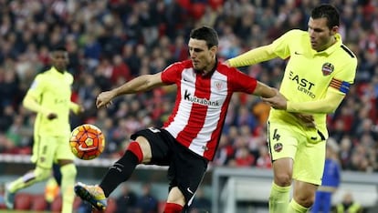 Aduriz junto a David Navarro en el partido de este domingo.