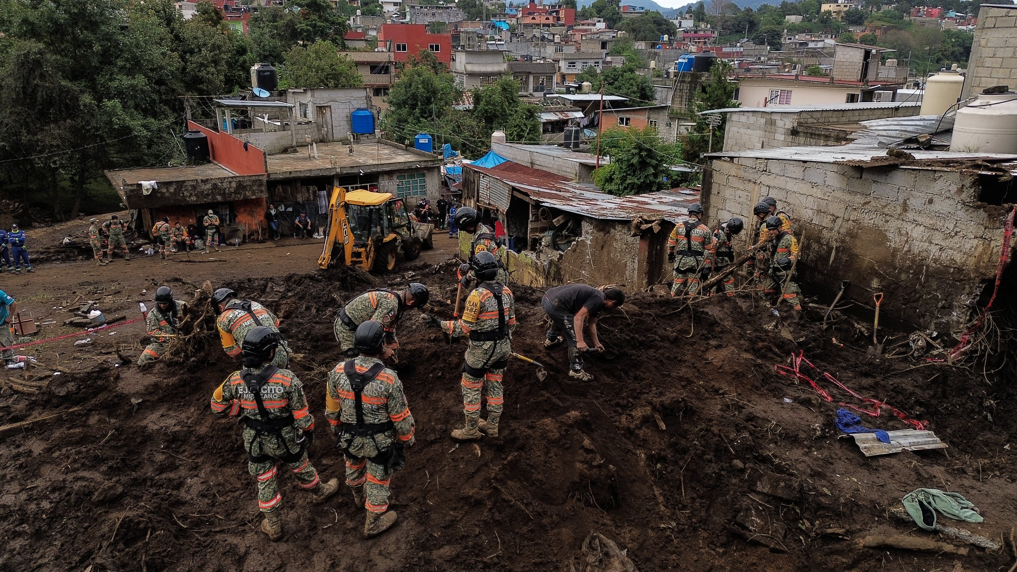 Los fallecidos por las inundaciones aumentan en México a 66 por una víctima más en Hidalgo