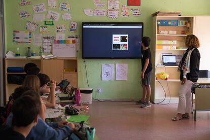 Clase en un colegio público de Víctor Sainz.