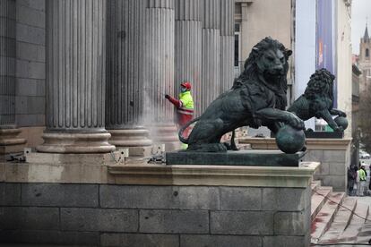 "La inacción política es criminal. Ya solo nos queda rebelarnos", recalcan en su "alerta roja" para pedir un cambio de sistema.