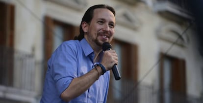 Pablo Iglesias, en un mitin electoral en Vitoria, este lunes. 