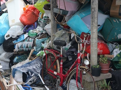 Imagen de una acumulación de basuras en un domicilio de Vigo, en 2016.