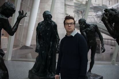 El poeta, novelista y cr&iacute;tico Ben Lerner en el atrio del Museo de Brooklyn. 