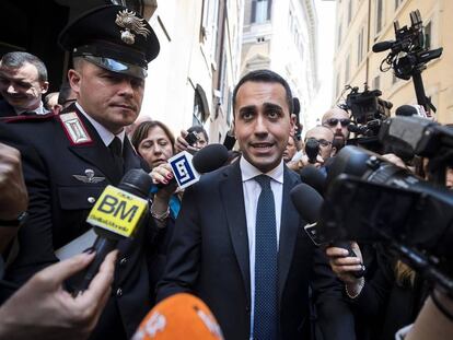 El líder del Movimiento Cinco Estrellas (M5S), Luigi di Maio, atiende a los medios en Roma este viernes.