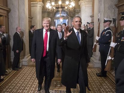 El presidente de Estados Unidos Donald Trump y el expresidente Barack Obama en 2017.