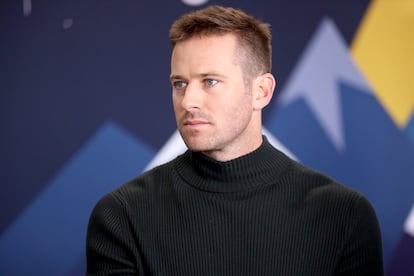 Armie Hammer en 'Una boda explosiva' – Jennifer López y Ryan Reynolds iban a tratar de repetir lo que ambos habían conseguido por separado en comedias románticas como 'Sucedió en Manhattan' y 'La proposición', pero cuando Reynolds dejó su papel protagonista para centrarse sólo en la producción llamaron a Armie Hammer. ¿Los motivos del abandono? tal vez sea la primera y última vez que un actor renuncia a un papel tras ser acusado de canibalismo. La filtración de unos mensajes de Hammer sobre las peculiaridades de su vida sexual causaron una verdadera conmoción en Hollywood y llevaron al actor a replantearse participación en la película. “No voy a responder a estas mentiras, pero a la luz de los falsos y viciosos ataques en mi contra, no puedo dejar a mis hijos durante cuatro meses para irme a rodar una película en República Dominicana. Lionsgate me apoya en esto y les estoy agradecido por ello", escribió en una carta. 