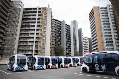 Fachada de la Villa Olímpica y Paralímpica de Tokio 2020. Los vehículos eléctricos autónomos que se ven en la imagen se utilizarán para transportar a los atletas.