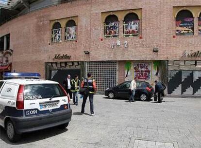 Fachada del local <i>Malibú</i> en la Cubierta de Leganés, donde se inició la pelea que le costó la vida al joven.