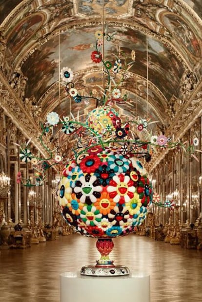 'Flower Matango, de Takashi Murakami, en mitad de la Galería de los Espejos.