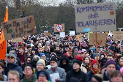 Manifestación este domingo en Berlín contra la cooperación entre el conservador Frierdich Merz y AfD.