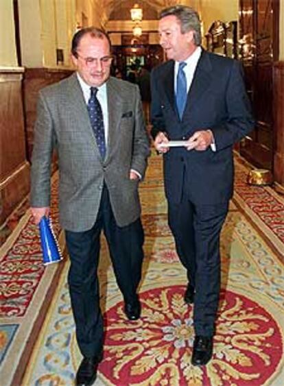Gil Lázaro y De Grandes, en los pasillos del Congreso.