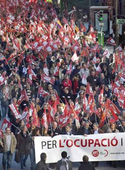Manifestación encabezada por los líderes sindicales  Fernández Toxo,  CC OO, y Cándido Méndez,  UGT.