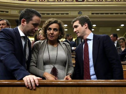 Teodoro García-Egea, Dolors Montserrat y Pablo Casado, en el Congreso.