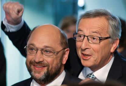 En vísperas de la celebración de las elecciones europeas de 2014, los candidatos a presidir la Comision Europea, Martin Schulz (i) y Jean-Claude Juncker, debatieron en Hamburgo el 20 de mayo de 2014.