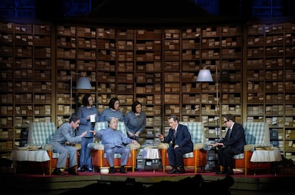 Ensayo general de 'Nixon en China', que se estrena el lunes en el Teatro Real. En la imagen, sentados, Jacques Imbrailo (Zhou Enlai), Alfred Kim (Mao Zedong), Leigh Melrose (Nixon) y Borja Quiza (Henry Kissinger). Detrás, Sandra Ferrández, Gemma Coma-Alabert y Ekaterina Antípova (primera, segunda y tercera secretaria de Mao).