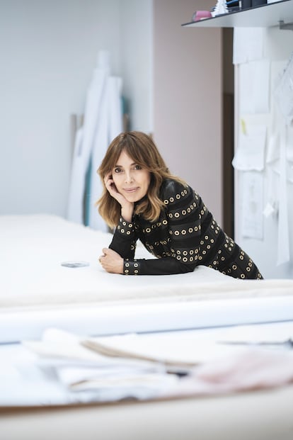 Teresa Helbig, diseñadora de moda, retratada en su tienda taller de Barcelona.