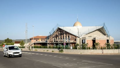 La futura mezquita de Palafrugell, con capacidad para m&aacute;s de 500 personas, est&aacute; presidida por una c&uacute;pula dorada.