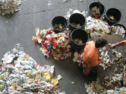 Una planta de reciclaje de pl&aacute;sticos en Amorebieta (Vizcaya).