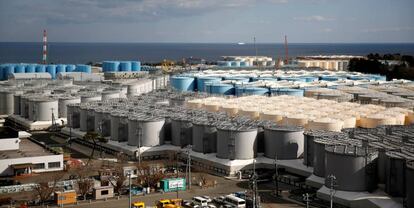 Tanques de água radioativa na usina nuclear de Fukushima (Japão), devastada pelo terremoto e o subsequente tsunami de 2011.