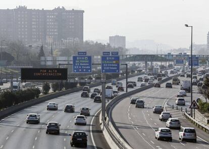 Tráfico en la M-30 de Madrid en el día de Nochebuena del año pasado.