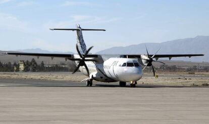 La compañía Pakistán International Airlines había informado previamente de que un ATR-42 operado como PK-661, que cubría el trayecto entre Chitral e Islamabad transportando alrededor de 40 personas, había perdido contacto con la torre de control. En la imagen, fotografía de archivo tomada el 15 de enero de 2011 que muestra un ATR-42 turbohélice de Pakistan International Airlines (PIA), antes de su despegue en Quetta (Pakistán).