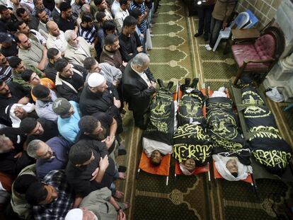 Funeral por cuatro miembros del brazo armado de Yihad Islámica, muertos el sábado en Rafah, ayer en Gaza.