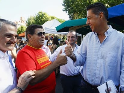 Xavier García Albiol en el mercado de Cerdanyola de Mataró.