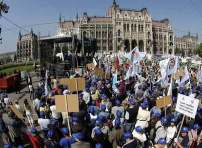 Protestas sindicales, a las puertas del Parlamento en Budapest en abril pasado.