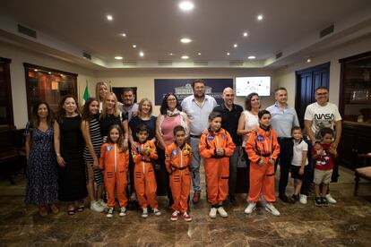 Alumnos del colegio público Nuestra Señora del Carmen junto con sus familias. 