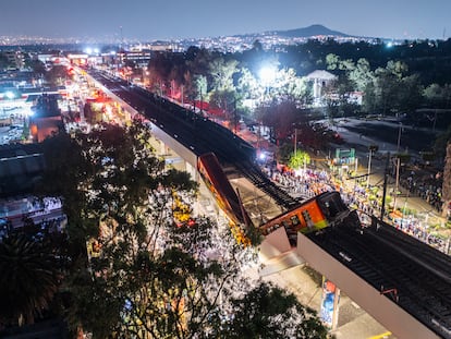 Una toma aérea de la zona del colapso en la Línea 12 del metro de Ciudad de México, el 3 de mayo de 2021.