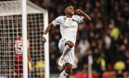 Rodrygo comemora gol do Real Madrid.