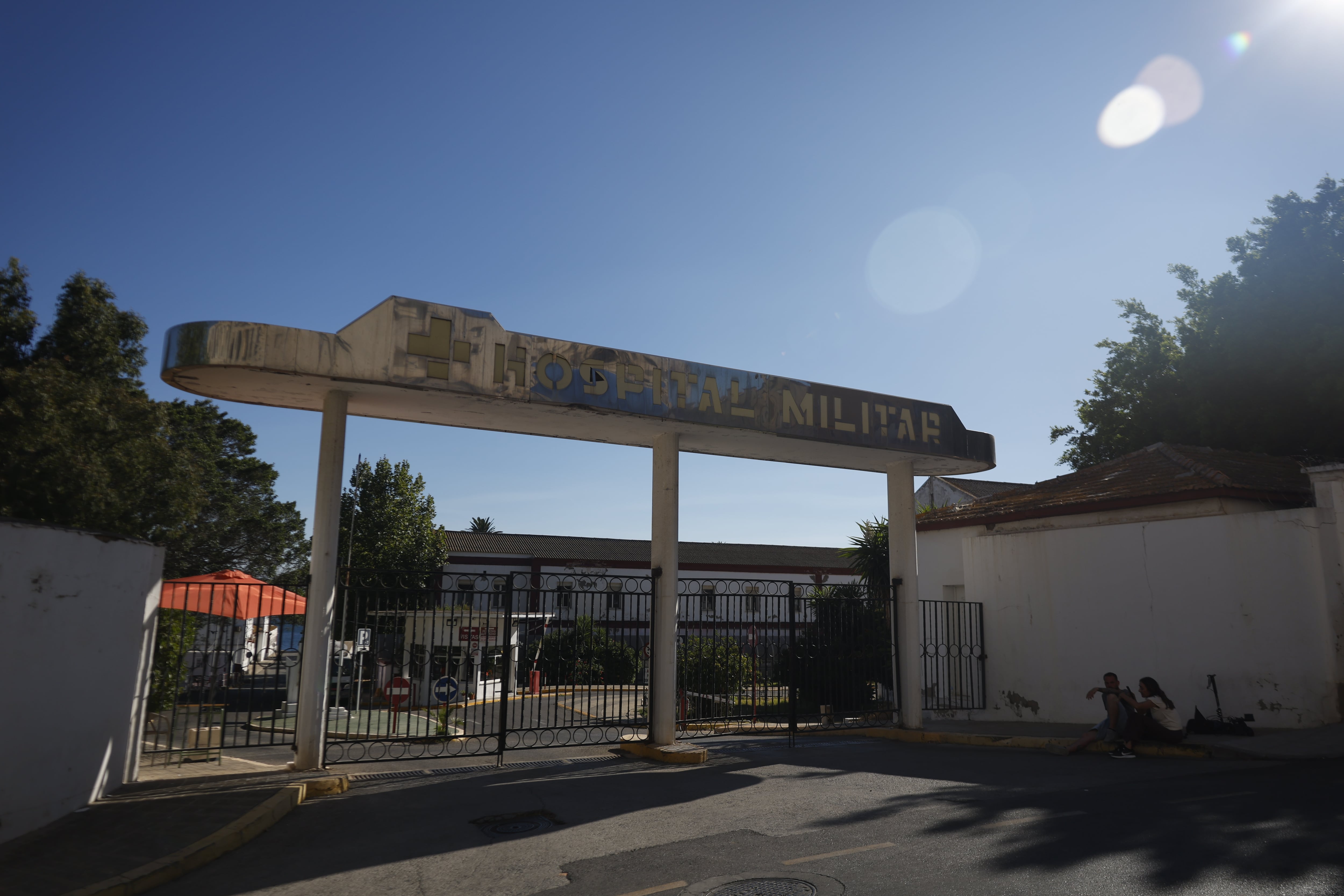 Entrada del antiguo hospital militar de Ceuta, este martes.