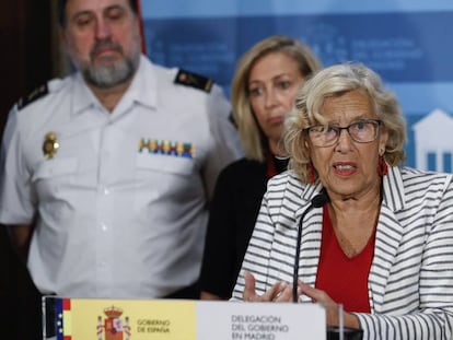 La alcaldesa de Madrid, Manuela Carmena, en la rueda de prensa celebrada ayer con la delegada del Gobierno, Concepci&oacute;n Dancausa 