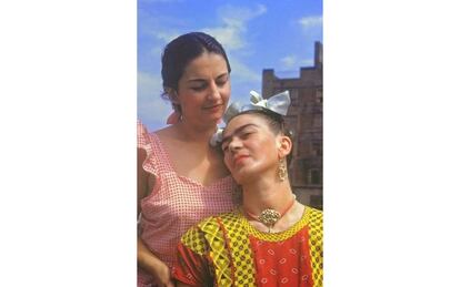 Frida Kahlo y su hermana Cristina, en Nueva York, en 1946.
