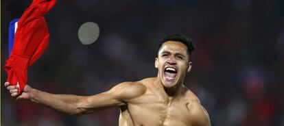 Alexis celebra su gol de penalti y que daba el triunfo a Chile