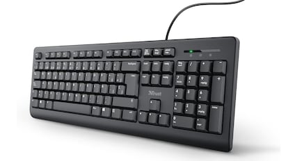 Este teclado usa un cable de 180 centímetros para conectarse al ordenador o el portátil cuando lo usamos.