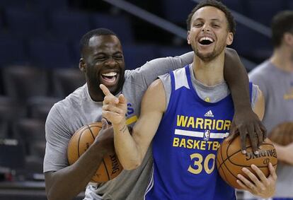 Stephen Curry y Draymond Green.