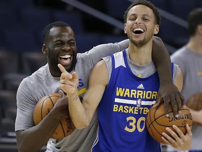 Stephen Curry y Draymond Green.