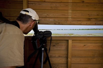 Un puesto de observaci&oacute;n de aves en los llanos de La Albuera.