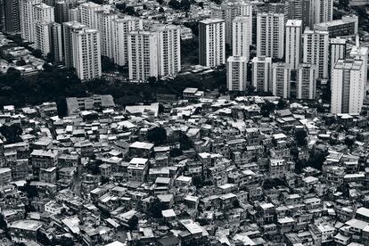 Vista aérea del Petare y Palo Verde, el barrio y la "ciudad formal". Entre 1998 y 2008, Caracas ha pasado de 63 a 127 homicidios por 100.000 habitantes.