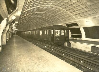 La estación de Rocafort de la línea 1 del metro de Barcelona, antes de su remodelación en 1988.